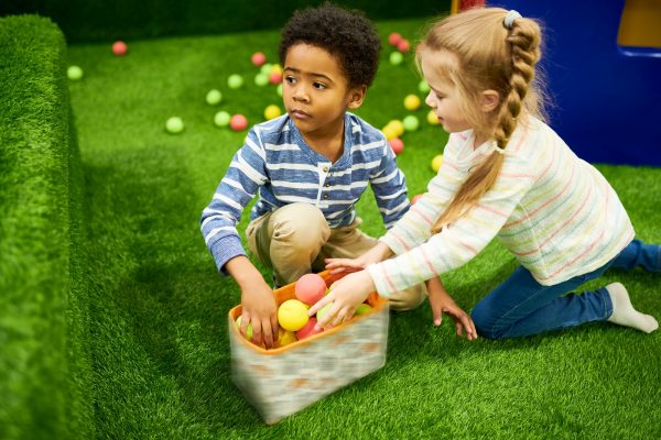 https://learnobots.com/wp-content/uploads/2021/06/two-kids-on-playground-PJ8MWNQ-600x400.jpg